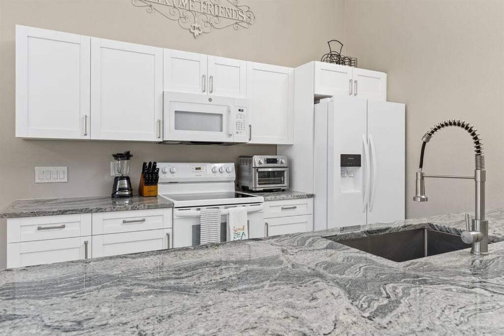 7 Bedroom 5 Bath Home With Cottage On Clearwater Beach! Exterior foto